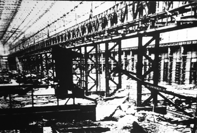 1948年,被拆空的鞍钢第二制钢厂.