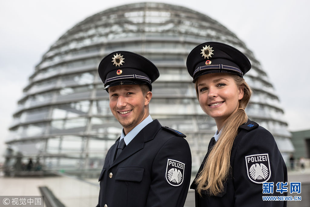 德国议会警察展示新款警服 花20年时间敲定