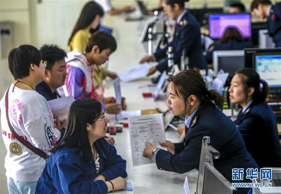 (新华全媒头条·图文互动)(2)走向更加广阔的舞台——写在民营企业座谈会召开一周年之际