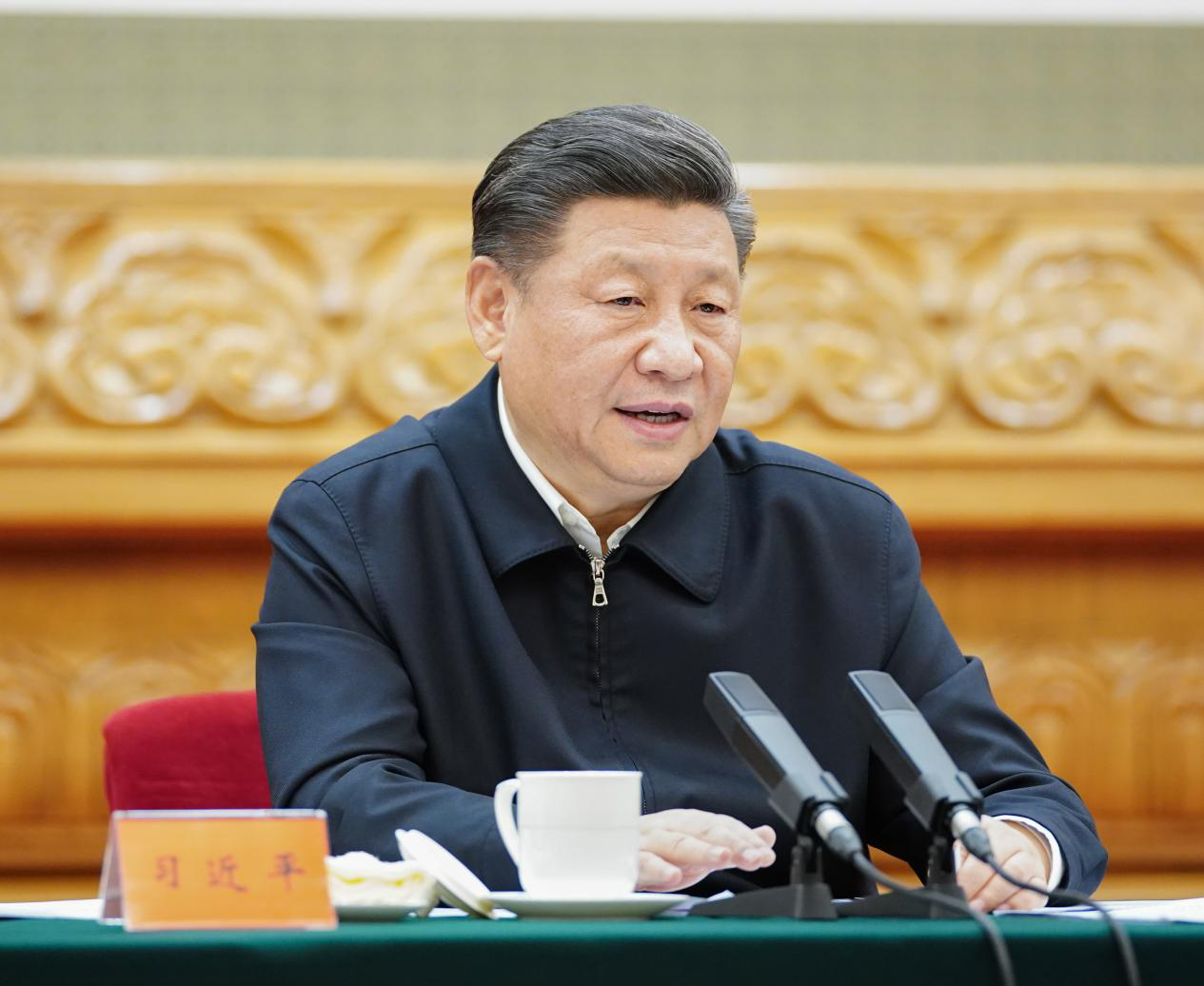 2月23日,统筹推进新冠肺炎疫情防控和经济社会发展工作部署会议在北京召开。习近平出席会议并发表重要讲话。