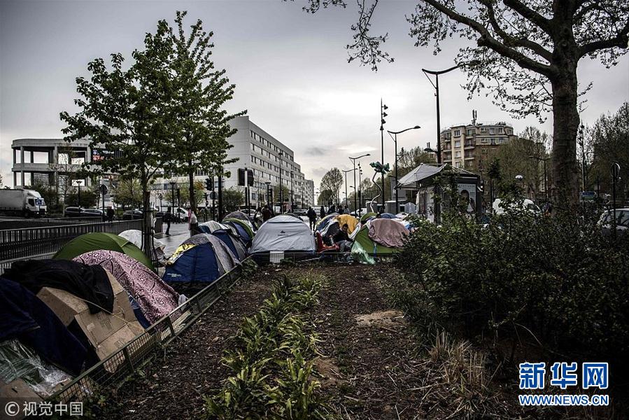 实拍法国难民生存现状成群搭帐篷蜗居街头