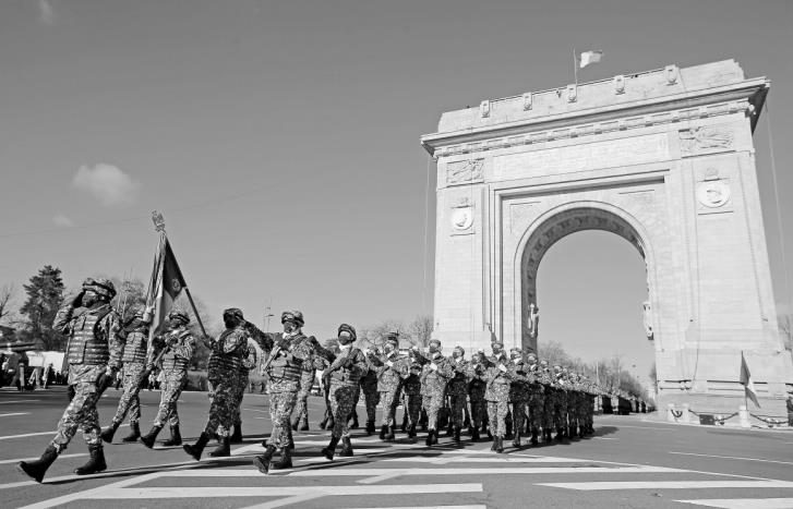 罗马尼亚举行国庆阅兵式