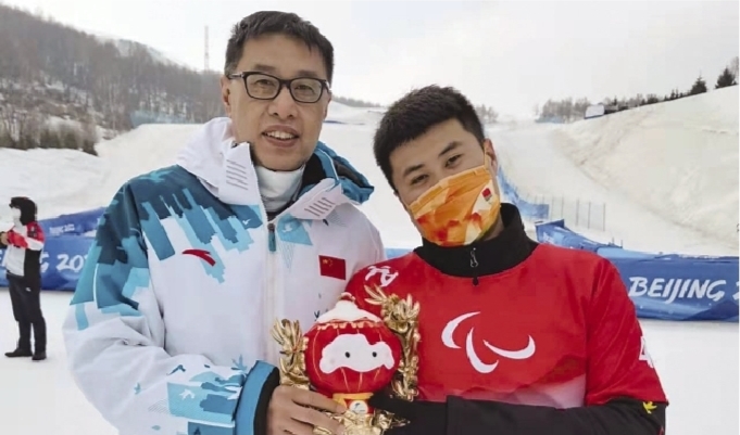 辽宁首金孙奇男子单板滑雪夺冠