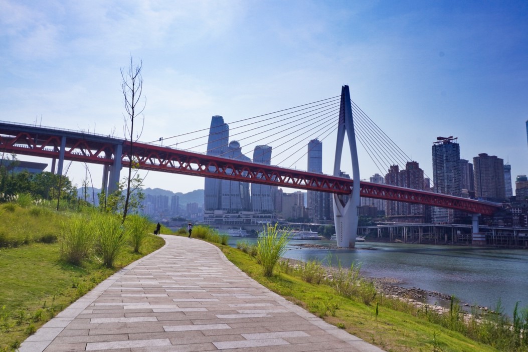 【发现最美 你评我论】重庆:"两江四岸"治理升级 消落带变身"网红打卡