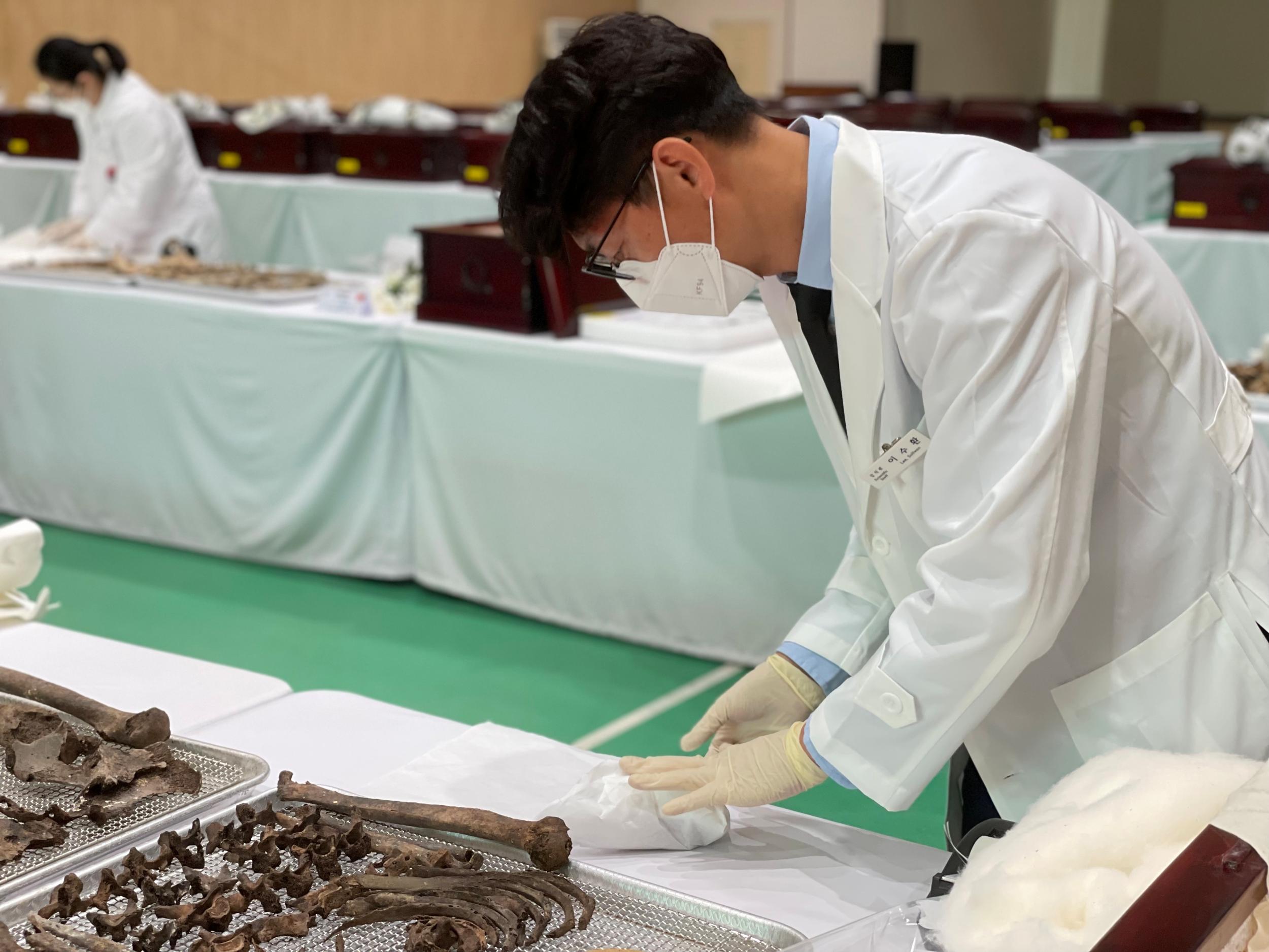 第九批在韩志愿军烈士遗骸装殓仪式在仁川举行