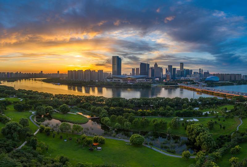 浑河风景两岸如画,尽显烂漫.